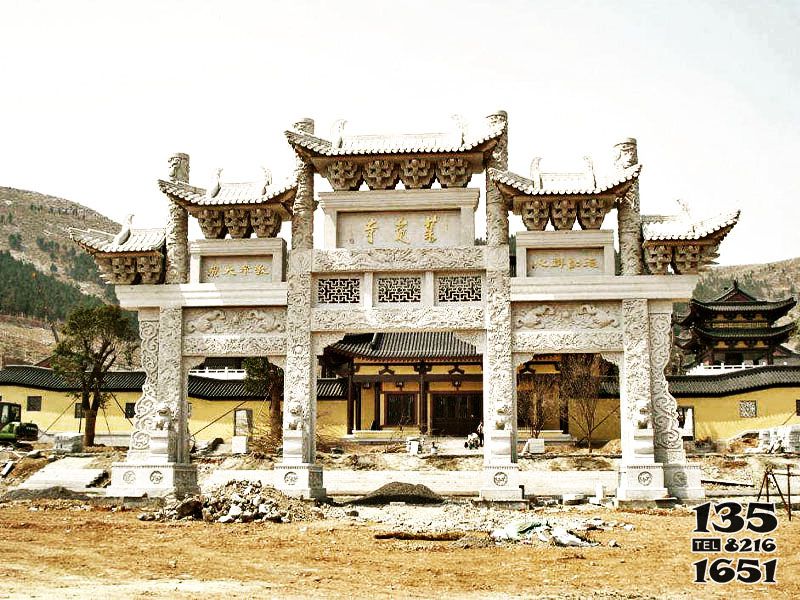 牌坊雕塑-景區寺院門前仿古建筑斗拱門樓大理石牌坊高清圖片