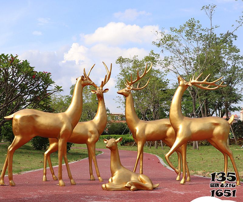 鹿雕塑-不銹鋼仿銅公園街道梅花鹿雕塑高清圖片