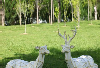 梅花鹿雕塑-玻璃鋼幾何公園景區(qū)兩只臥著的梅花鹿雕塑