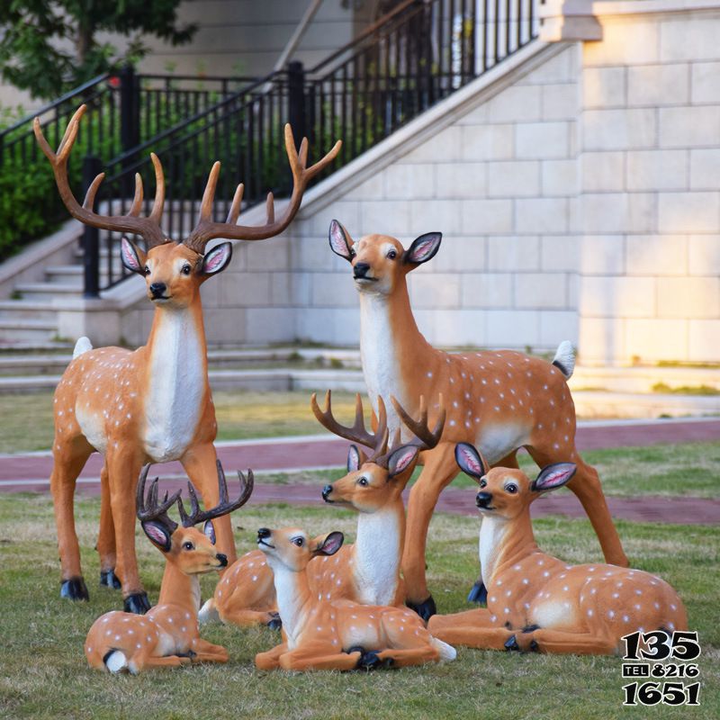 鹿雕塑-公園景區玻璃鋼一群鹿雕塑高清圖片