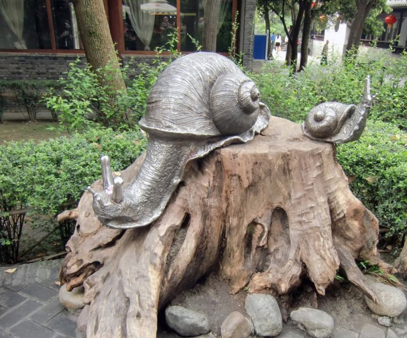 銅雕母子蝸牛-公園動物母子蝸牛銅雕高清圖片